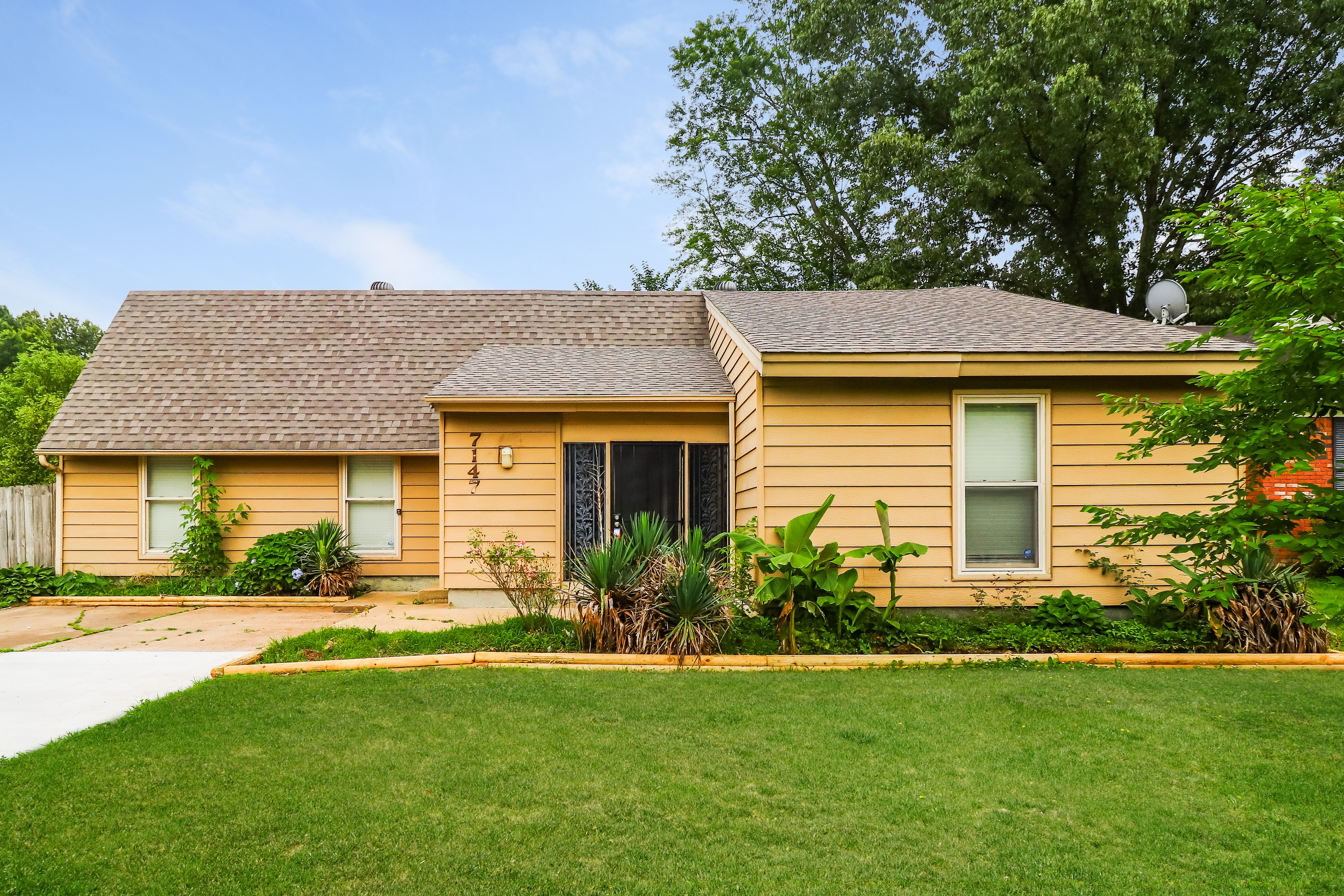 7147 HILLSHIRE DR Memphis, TN 38133